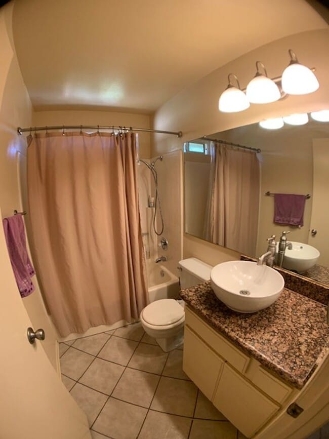 Building Photo - Moorpark 3 Bedroom Single Story with Private Backyard