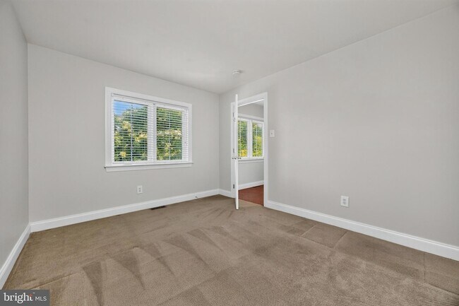 Building Photo - 563 Gramercy Ln