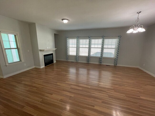 Building Photo - Beautiful 5 Bedroom Home in Daybreak