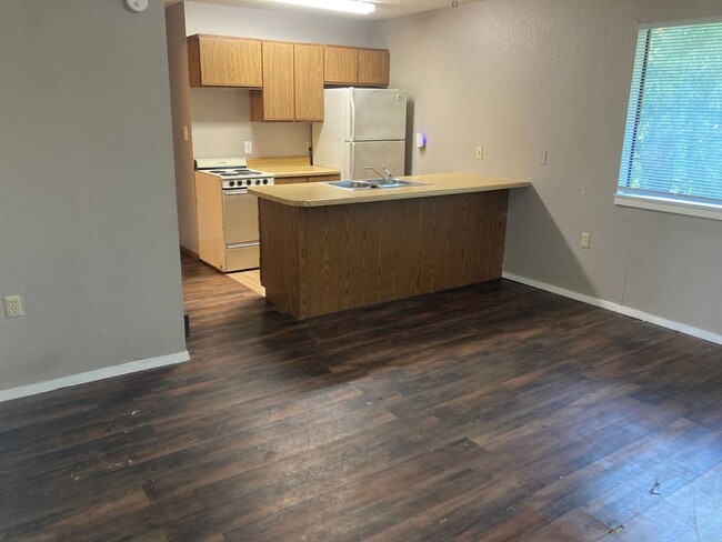 Building Photo - 1 Bedroom 1 Bathroom Apartment!