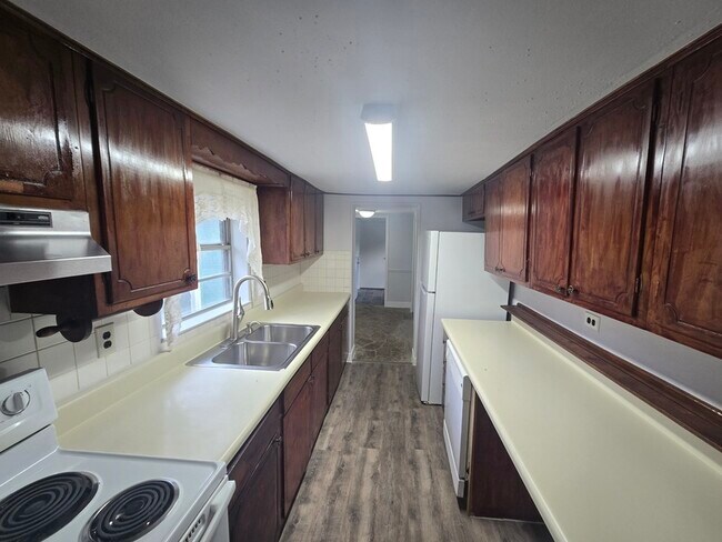 Building Photo - 1007 Olsen Ave