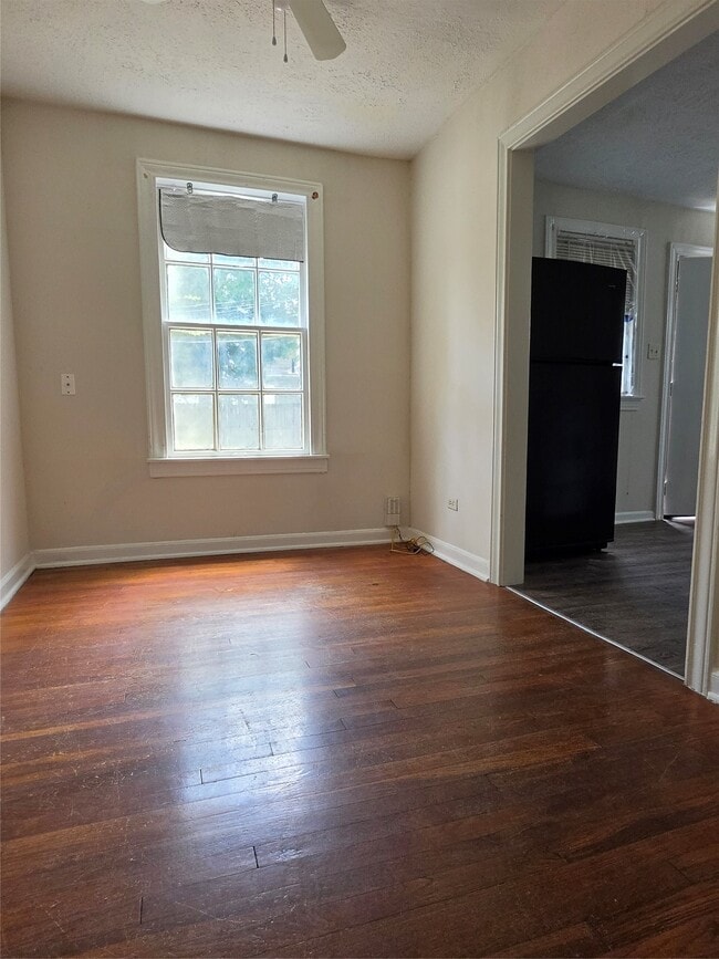 Building Photo - 3819 S Shepherd Dr