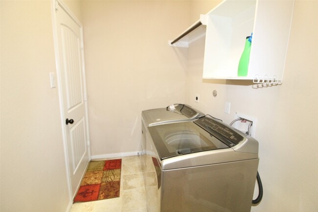 Building Photo - 1916 Acaciawood Way