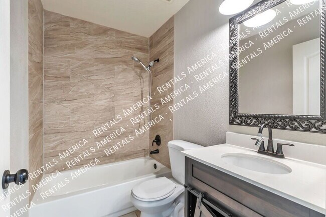 Building Photo - 6244 S Sarah Elizabeth Dr