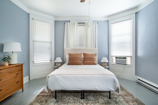 Building Photo - 813 Hall of Fame Dr