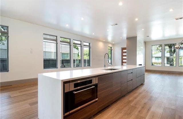 Building Photo - 4912 Wenonah Dr