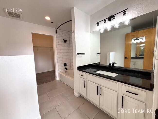 Building Photo - 934 Broadway Blvd