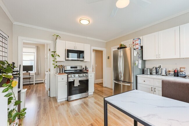 Building Photo - 19 Linden St