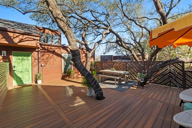 Building Photo - 2200 Homedale Dr