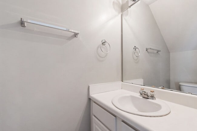 Building Photo - Beautiful End-Unit Townhome in Sought-After Breckenridge!