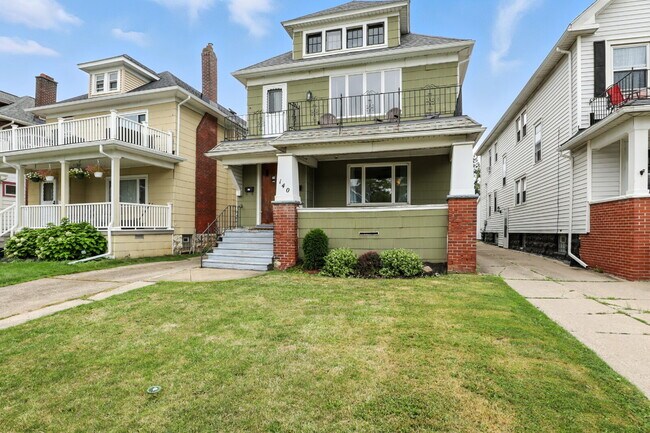 Building Photo - Fully Furnished 3-Bedroom Main-Floor Apartment in North Buffalo