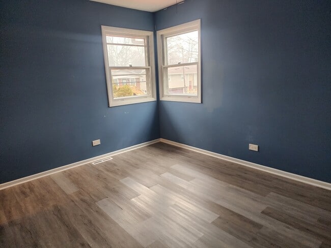 Building Photo - 1325 N Glenview Ct