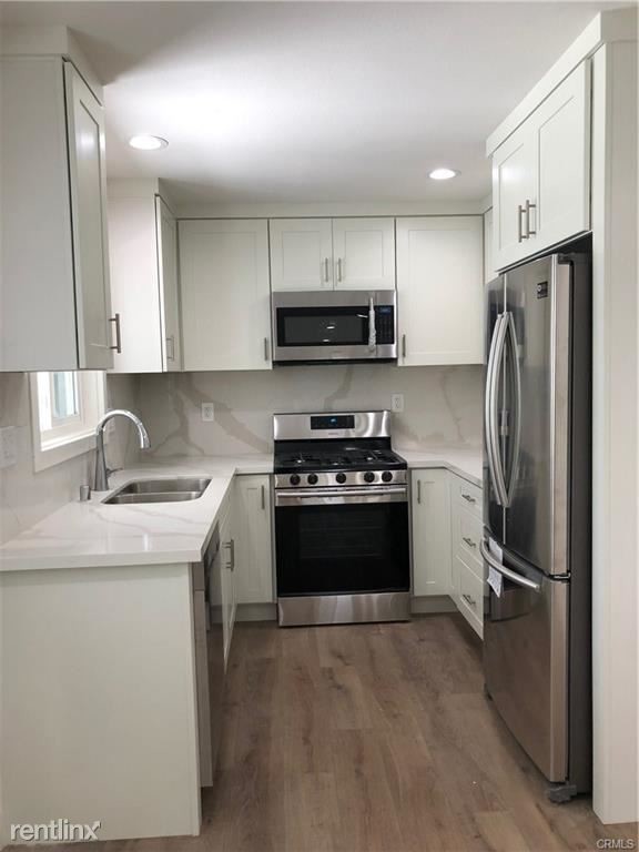 Building Photo - 208 Avenida Victoria