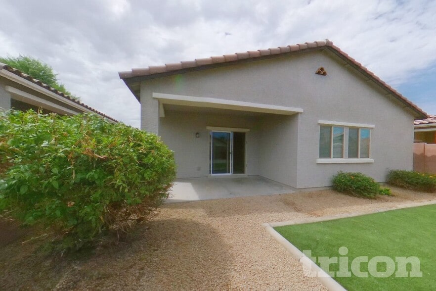 Building Photo - 45656 W Sky Ln