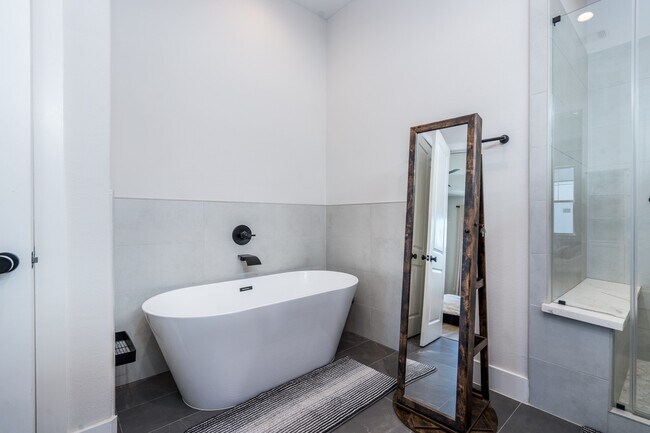 Building Photo - 5355 Creekmont Oaks Ln