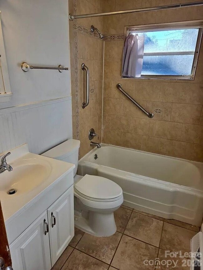 Building Photo - 4520 Holbrook Dr