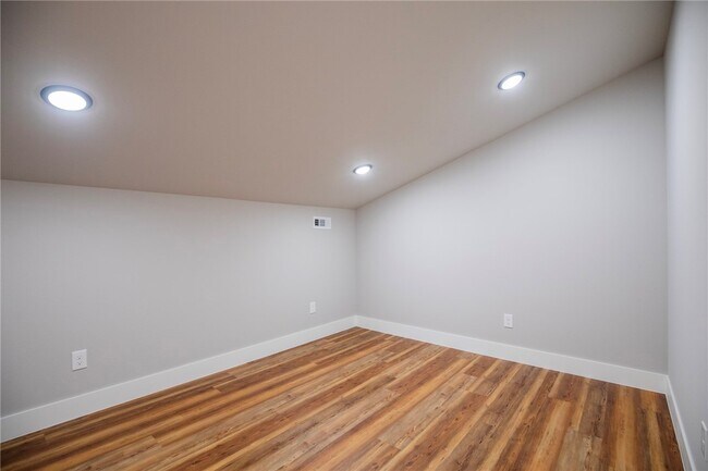 Building Photo - 1022 Seaborn Wy