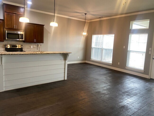 Building Photo - Executive rental on Carrera!  3/2/2