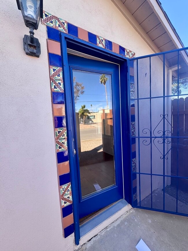 Building Photo - FOR RENT