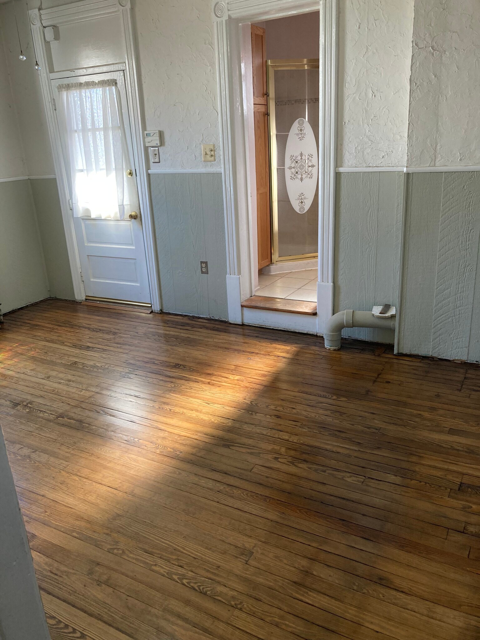 Building Photo - 304 E Broad St