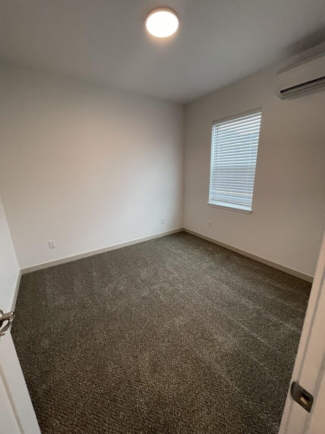 Building Photo - 411 Azalea Ct