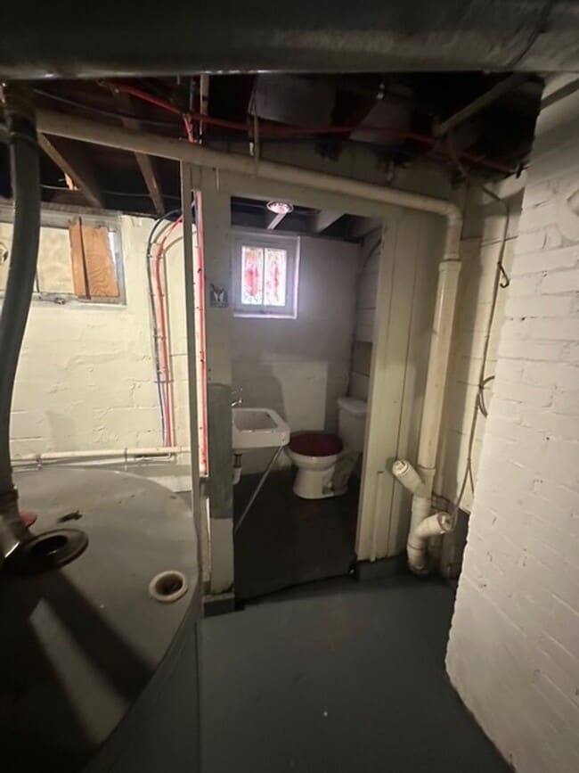 Building Photo - Spacious Single Family 4-Bedroom 1.5-Bath Home For Rent