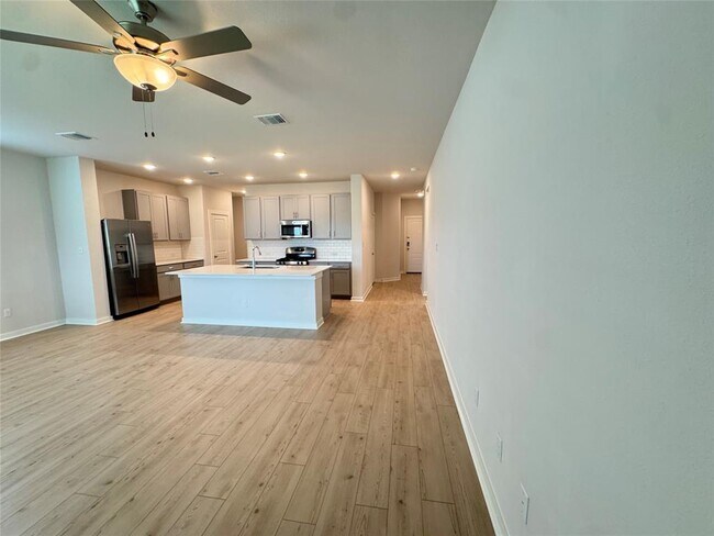 Building Photo - 101 Hereford Lp