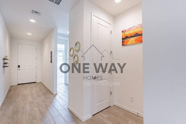 Building Photo - 9258 E Static Ave