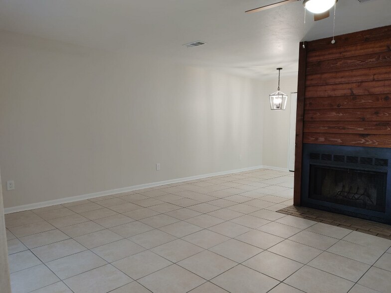 Building Photo - 4405 SW 74th Terrace