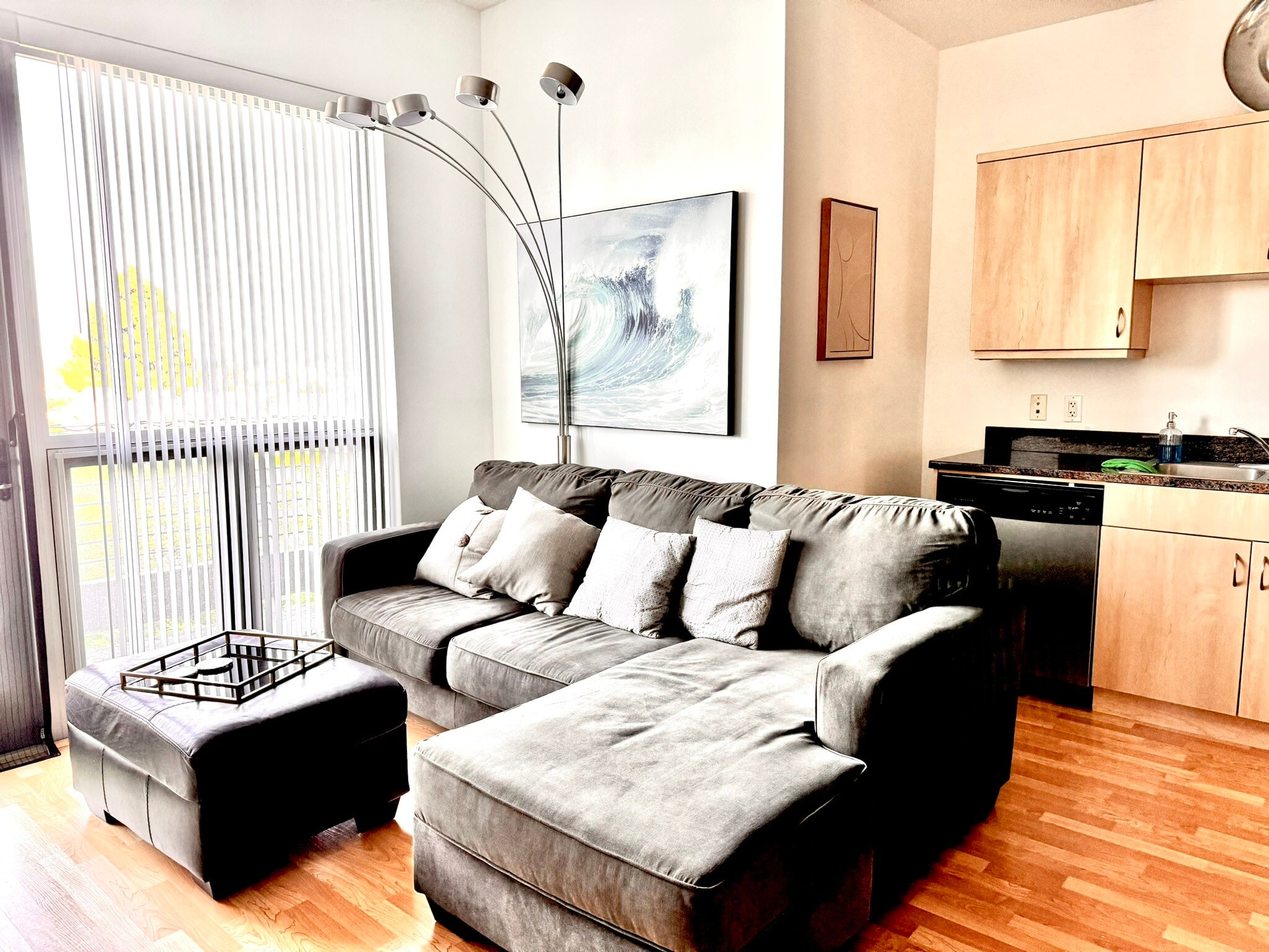 Building Photo - 889 Date St