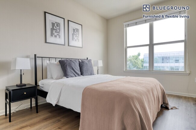 Building Photo - 3001 Esperanza Crossing