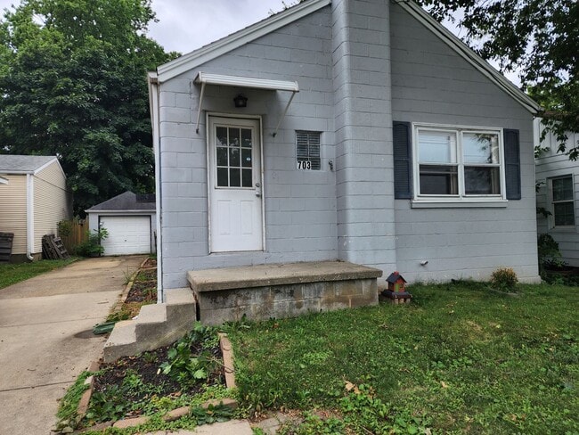 Primary Photo - Two Bedroom Home in Normal