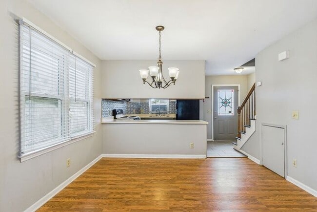 Building Photo - UNCG Area – Chancellors Court Townhomes. Walk to Campus and just minutes to Downtown!