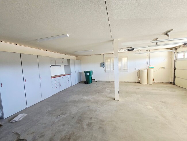 Building Photo - 9039 Hermosa Ave