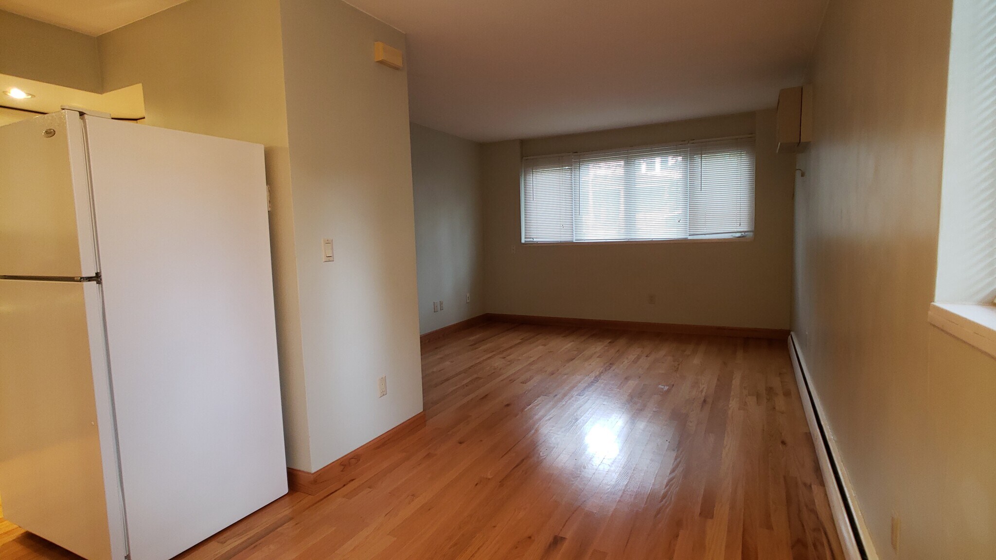 Building Photo - 1709 Como Ave SE