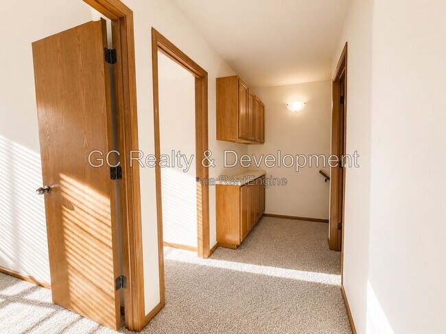 Building Photo - 312 Fieldstone Ct