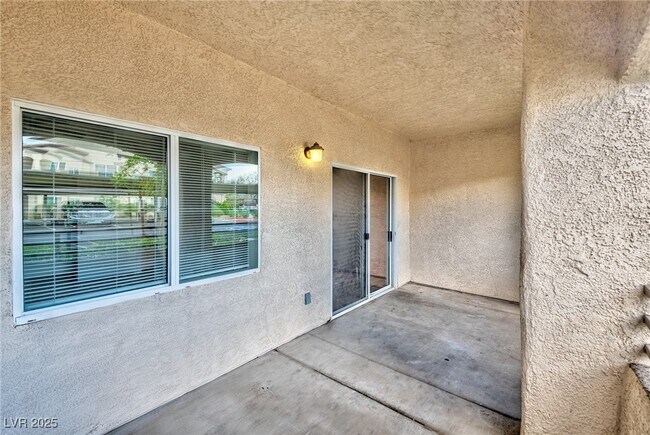 Building Photo - 2291 W Horizon Ridge Pkwy