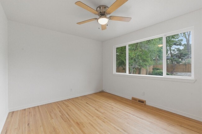 Building Photo - 8111 E Briarwood Blvd