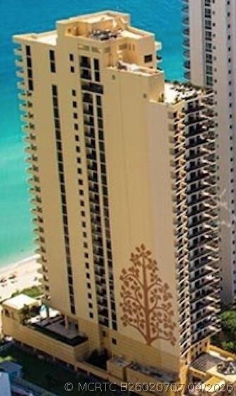 Building Photo - 16275 Collins Ave