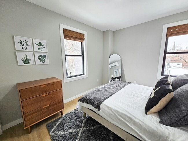 Building Photo - 1487 5th Ave