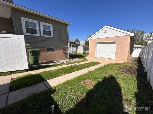 Building Photo - 13 Idlewild Ave