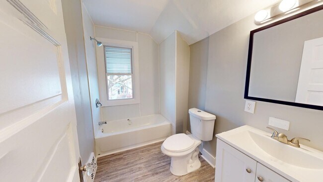 Building Photo - 3 Bed / 1 Bath in Cleveland!