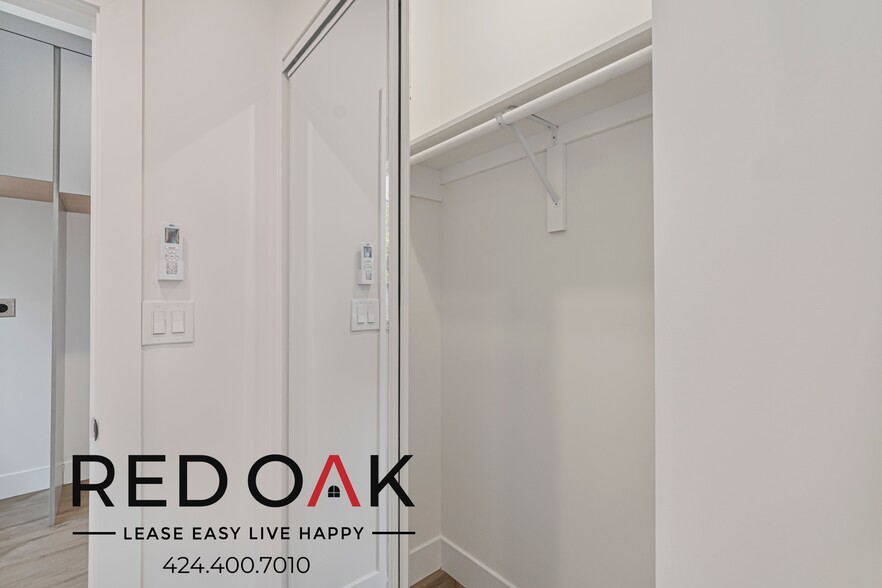 Building Photo - 4592 Riverton Ave