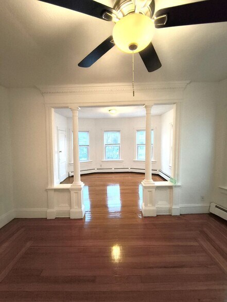 Building Photo - 823-825 Main Street