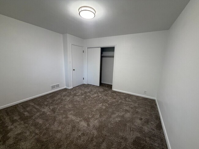 Building Photo - 4132 S Carter Cir