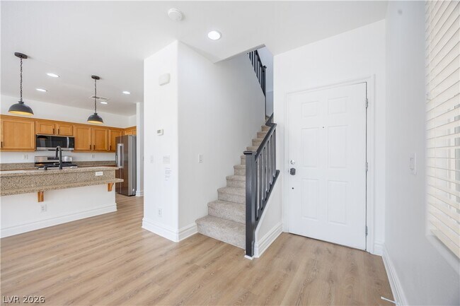 Building Photo - 212 Fairway Woods Dr