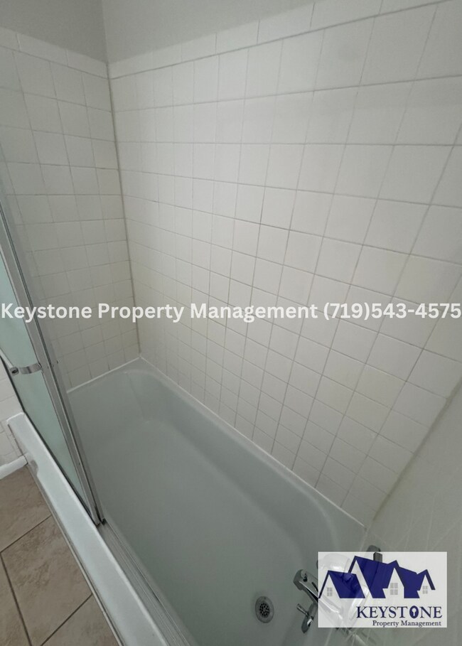 Building Photo - Nicely Updated! Northside Duplex 2 Bedroom...