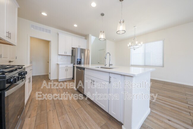 Building Photo - 7867 S Walnutview Dr
