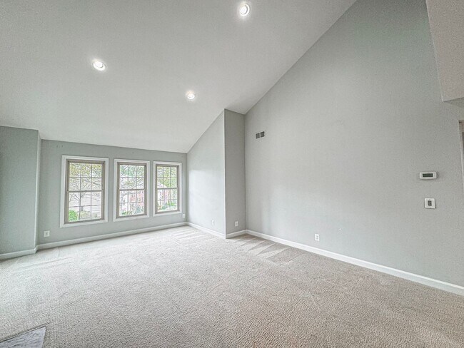 Building Photo - Fantastic 2 Bed 2.5 Bath Condo With A Spac...