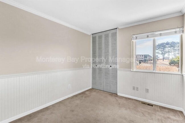 Building Photo - 3137 Seacrest Ave
